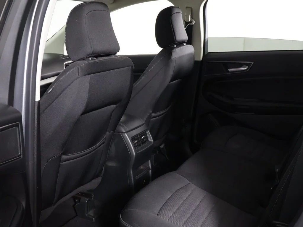 Used 2022 Silver Ford SE image 24