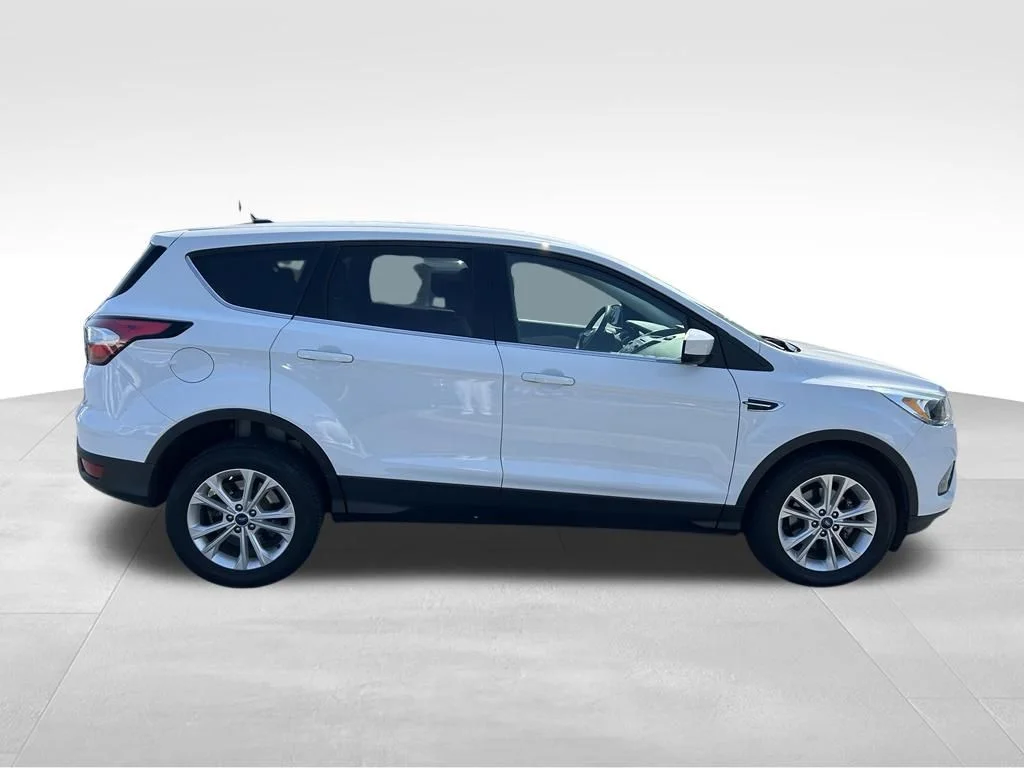 Used 2017 Oxford White Ford SE image 4