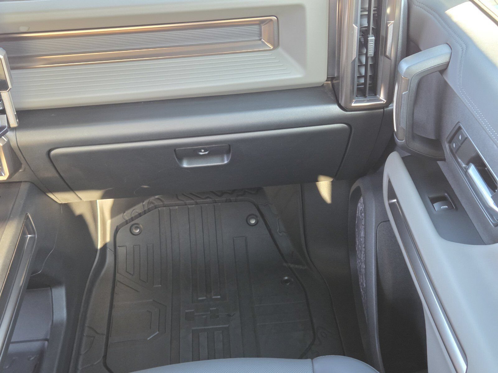 Used 2025 Interstellar White GMC 2X image 16