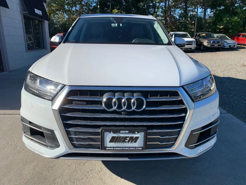Used 2019 White Audi 55 TFSI Premium Plus Sport Utility 4D image 23