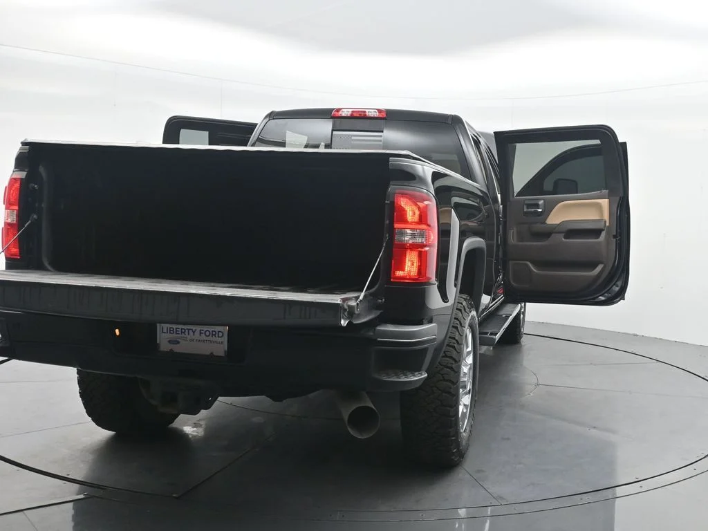 Used 2019 Black GMC Denali image 43