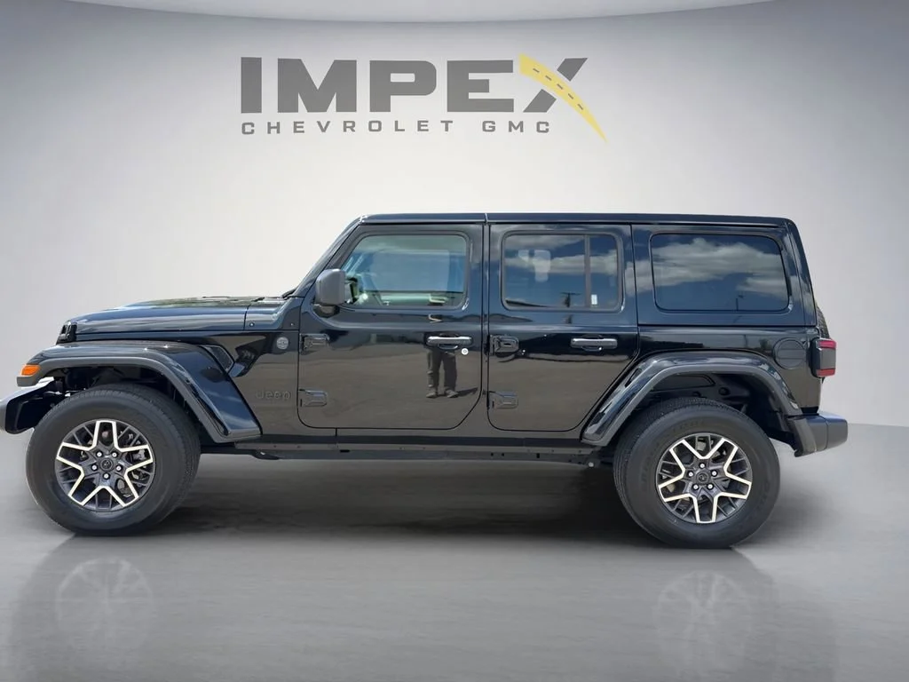 Used 2025 Black Jeep Sahara image 2