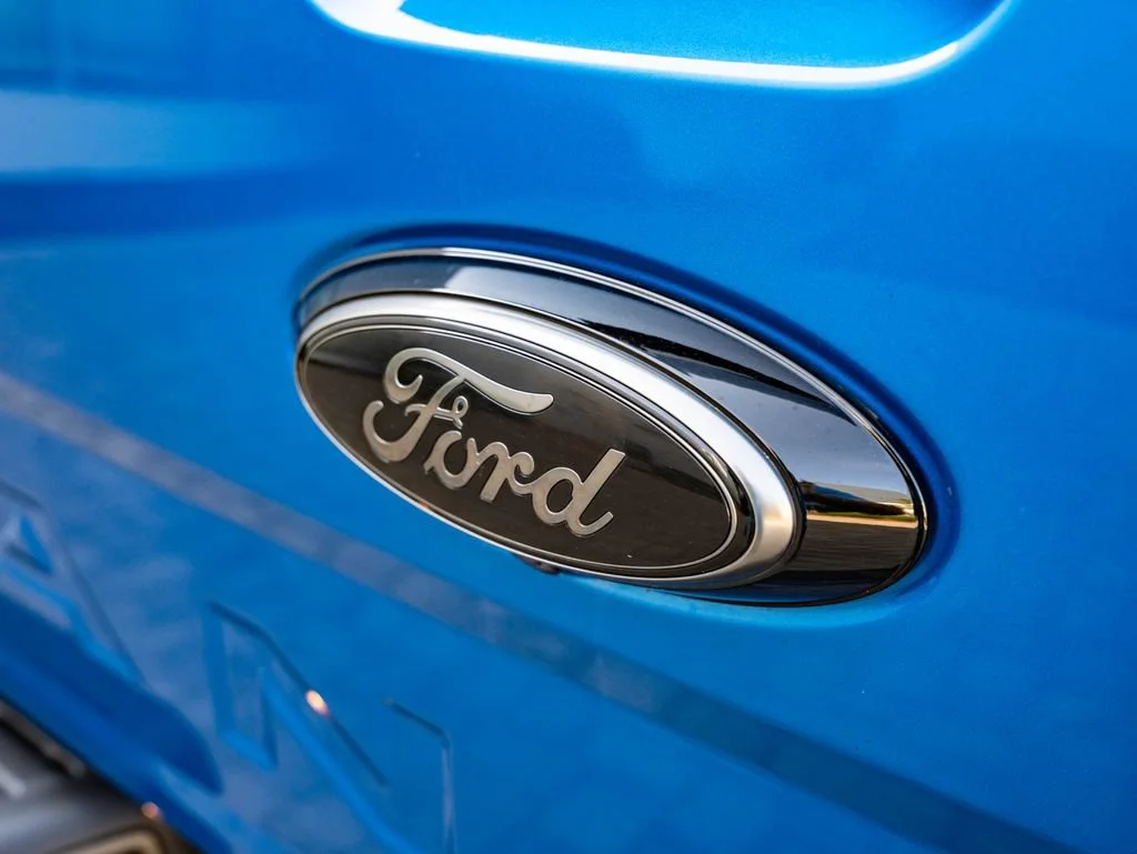 Used 2023 Velocity Blue Metallic Ford XLT image 17