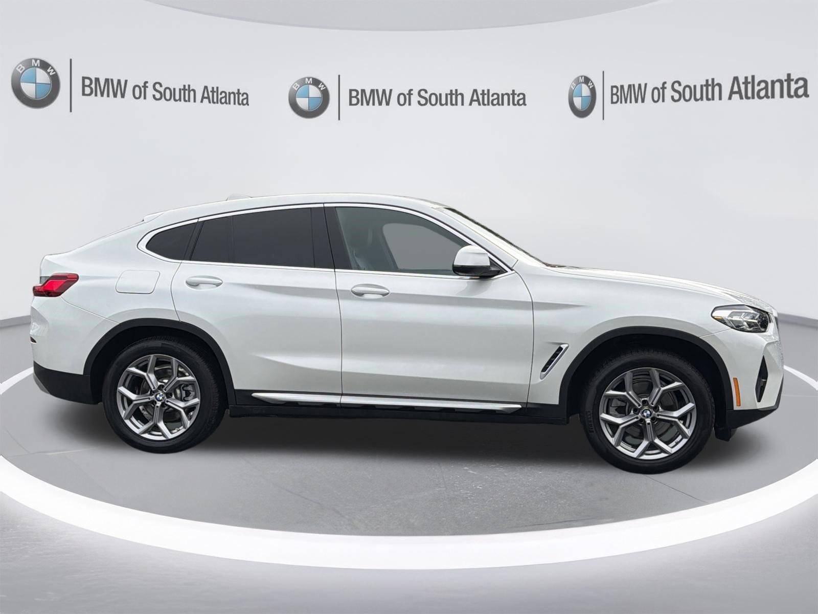 Used 2025 Mineral White Metallic BMW xDrive30i image 31