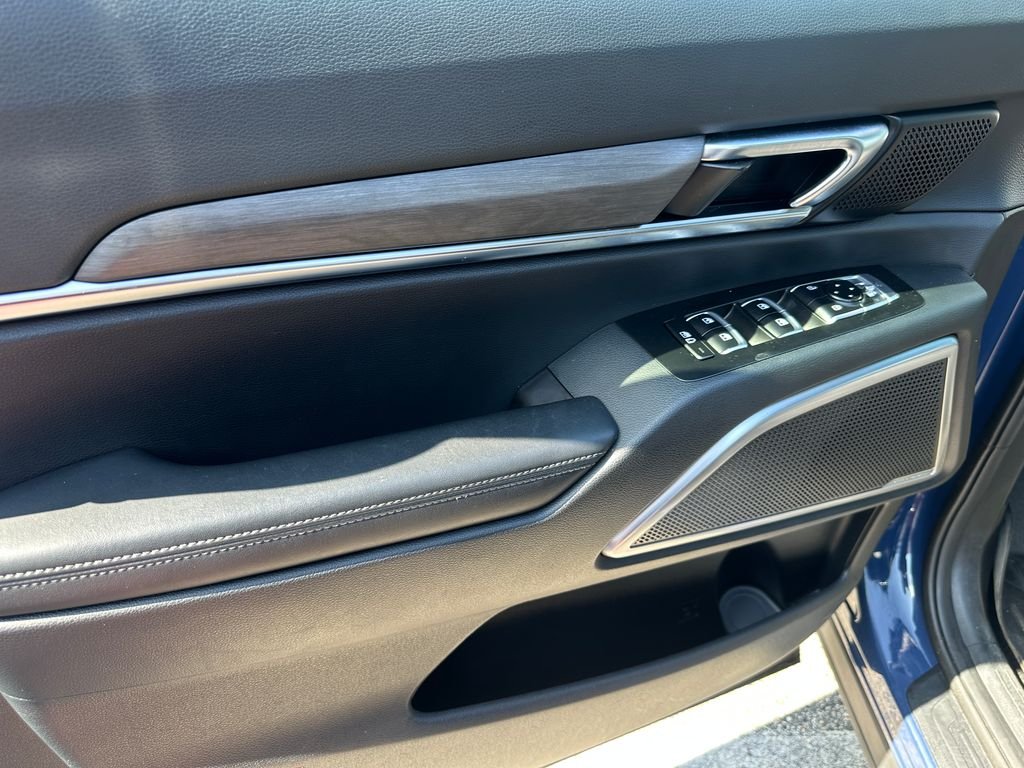 Used 2024 Black Kia EX X-Line image 16