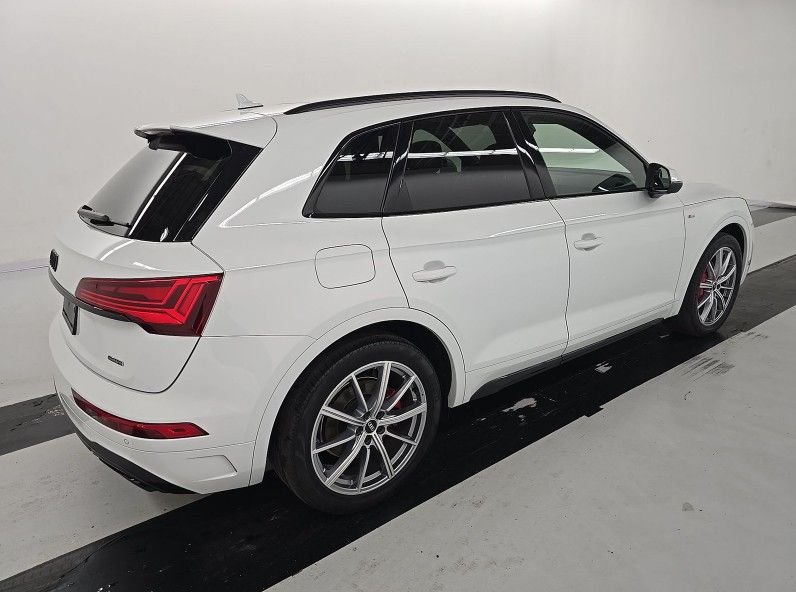 Used 2024 Glacier White Audi 55 Premium Plus image 3