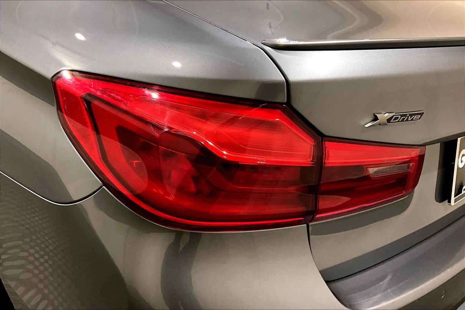 Used 2018 Bluestone Metallic BMW M550i xDrive image 27