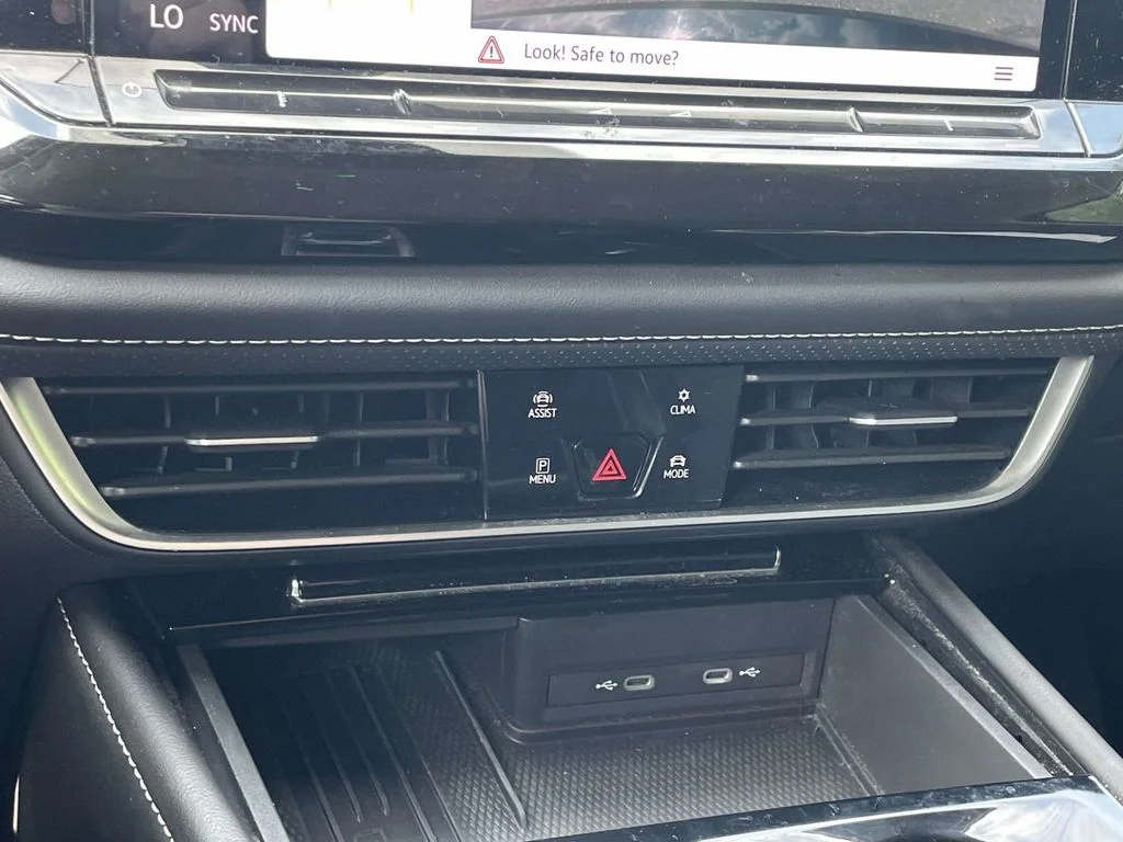 Certified Used 2025  Volkswagen 2.0T SE w/Technology image 32