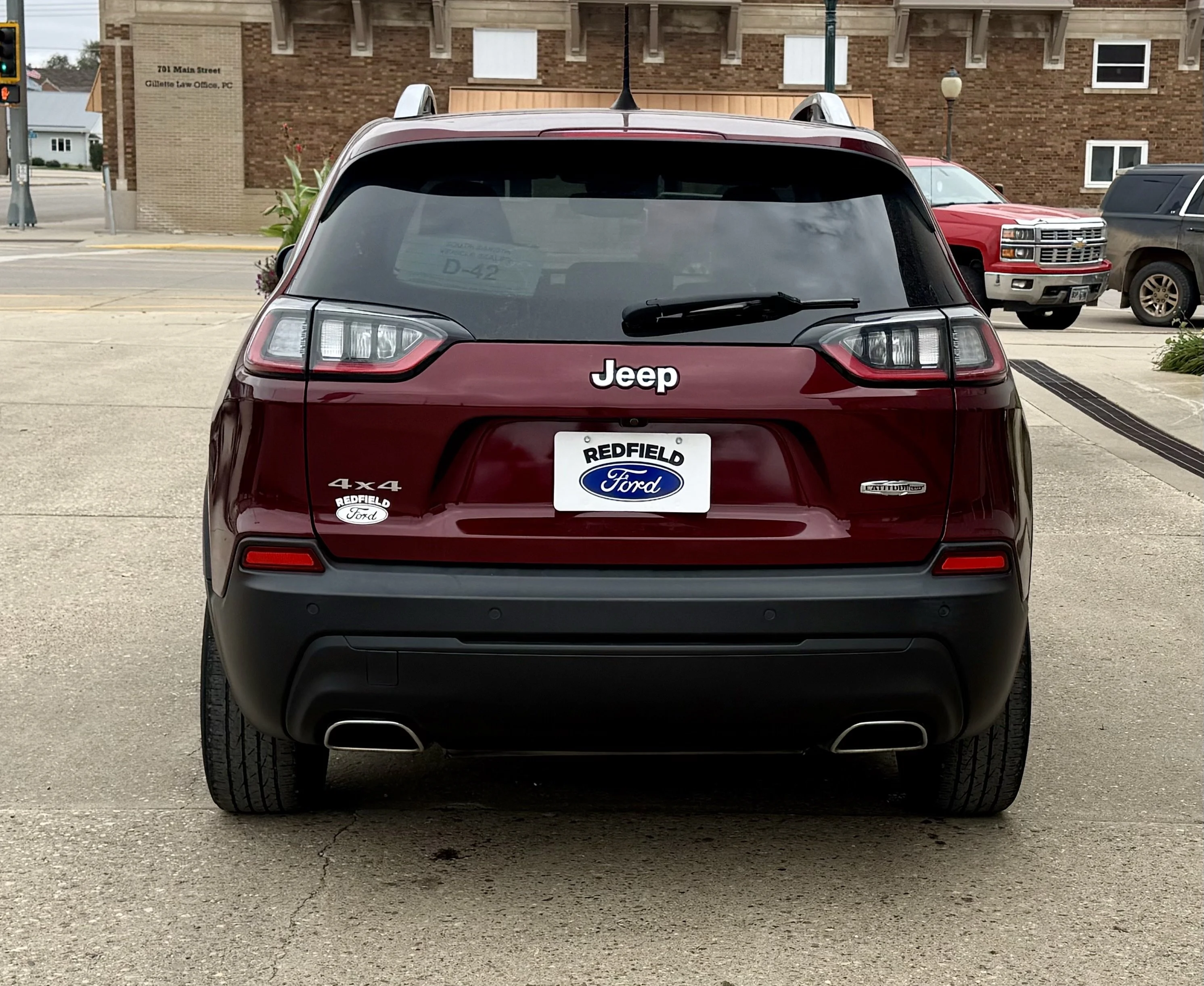 Used 2021 Velvet Red Pearlcoat Jeep Latitude Lux image 6