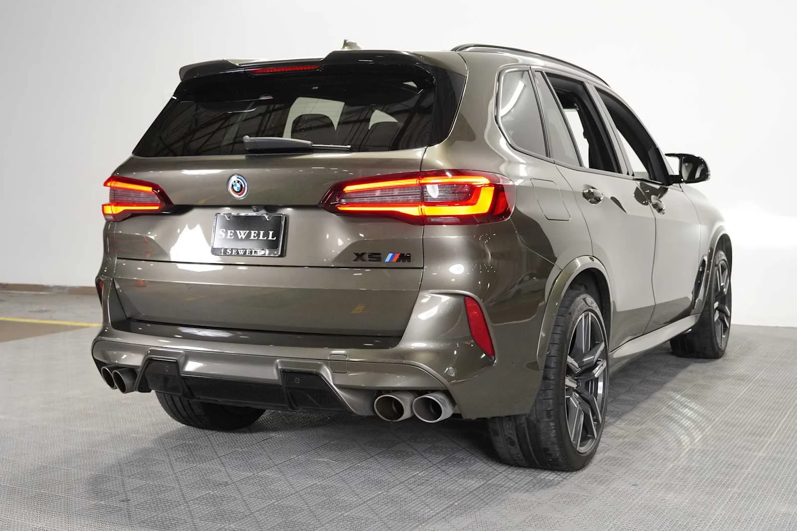 Used 2022 Manhattan Green Metallic BMW  image 4