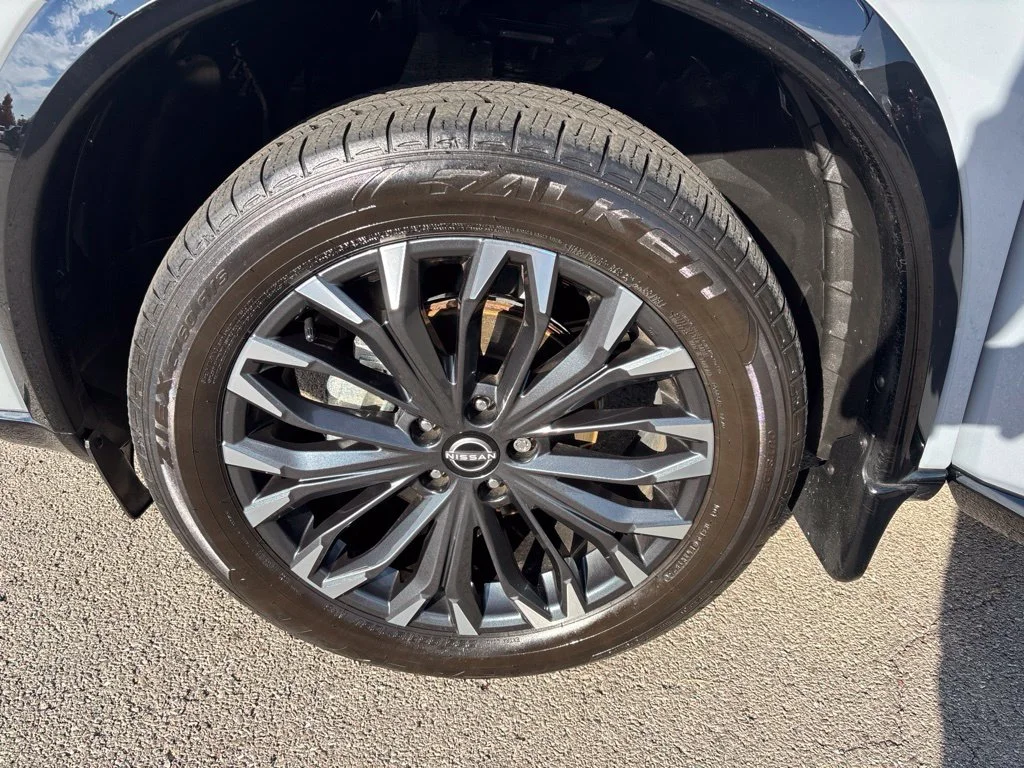 Used 2024 Gray Nissan Platinum image 12