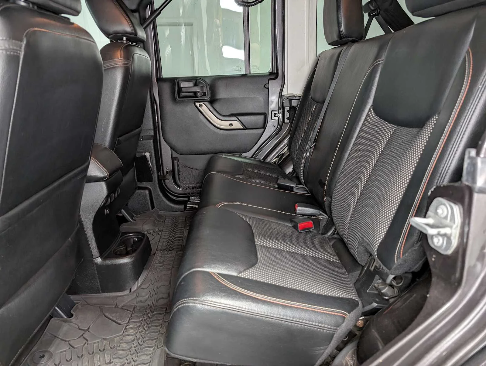Used 2016 Granite Crystal Metallic Clearcoat Jeep 75th Anniversary image 22