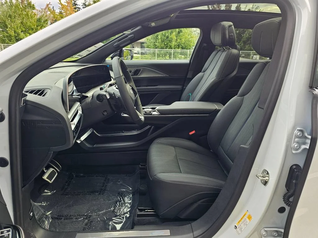 New 2027 Vibrant White Tricoat Cadillac Sport image 20