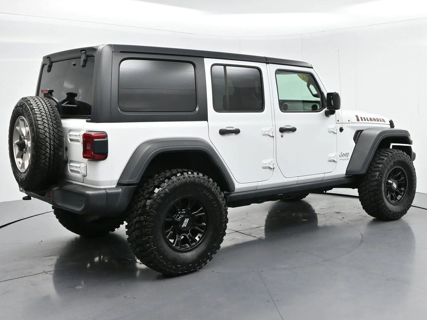 Used 2021 Bright White Clearcoat Jeep Unlimited Islander image 7