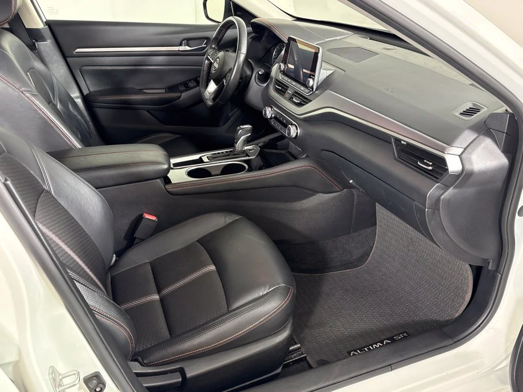 Used 2024 White Nissan 2.5 SR image 17