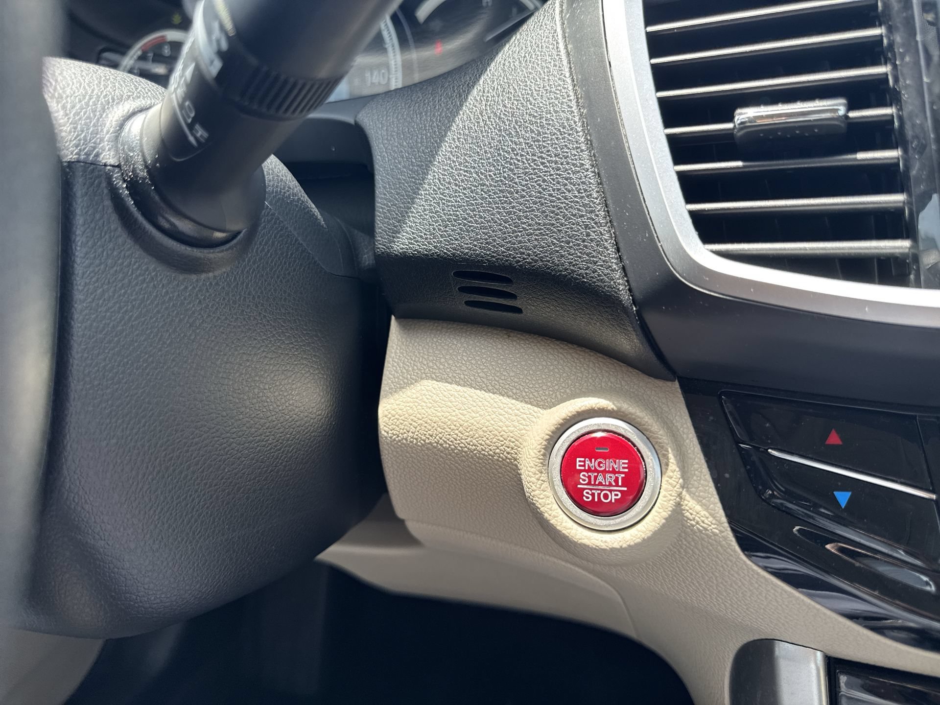 Used 2017 White Honda EX image 31