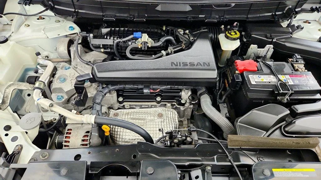 Used 2019 Pearl White Tricoat Nissan FWD SV image 26