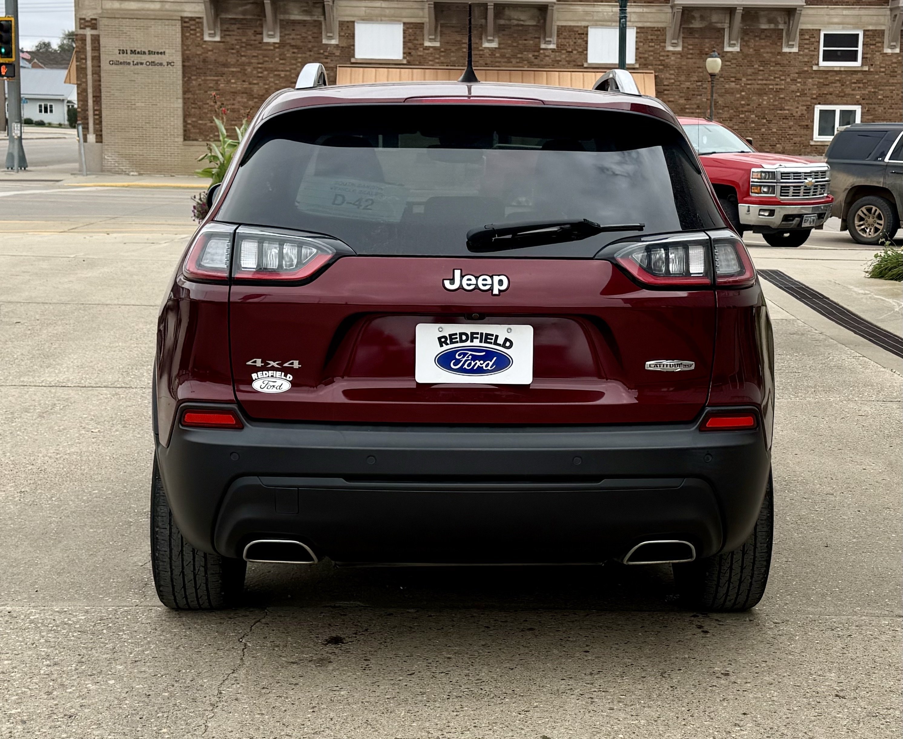 Used 2021 Velvet Red Pearlcoat Jeep Latitude Lux image 6