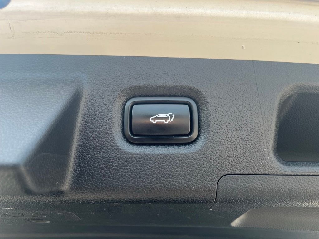 Used 2020 Quartz White Hyundai Limited image 12