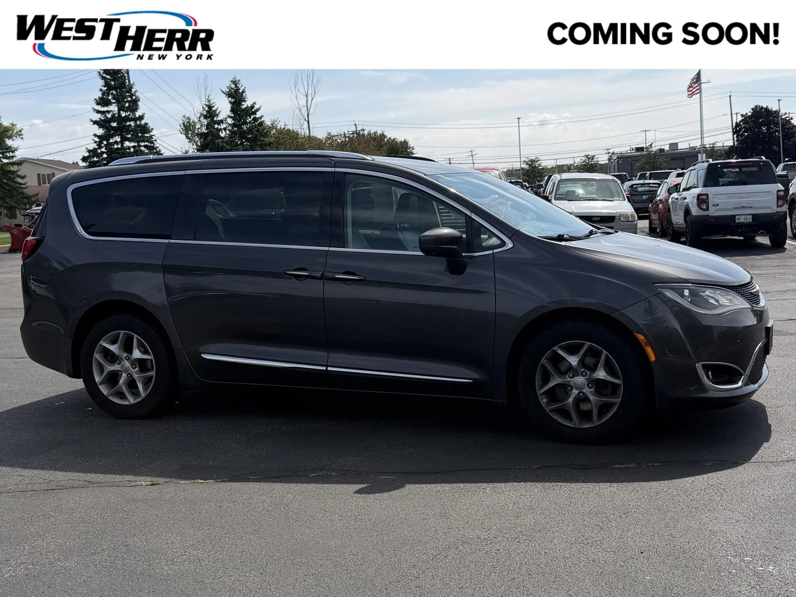 Used 2017 Granite Crystal Clearcoat Metallic Chrysler Touring-L Plus image 1