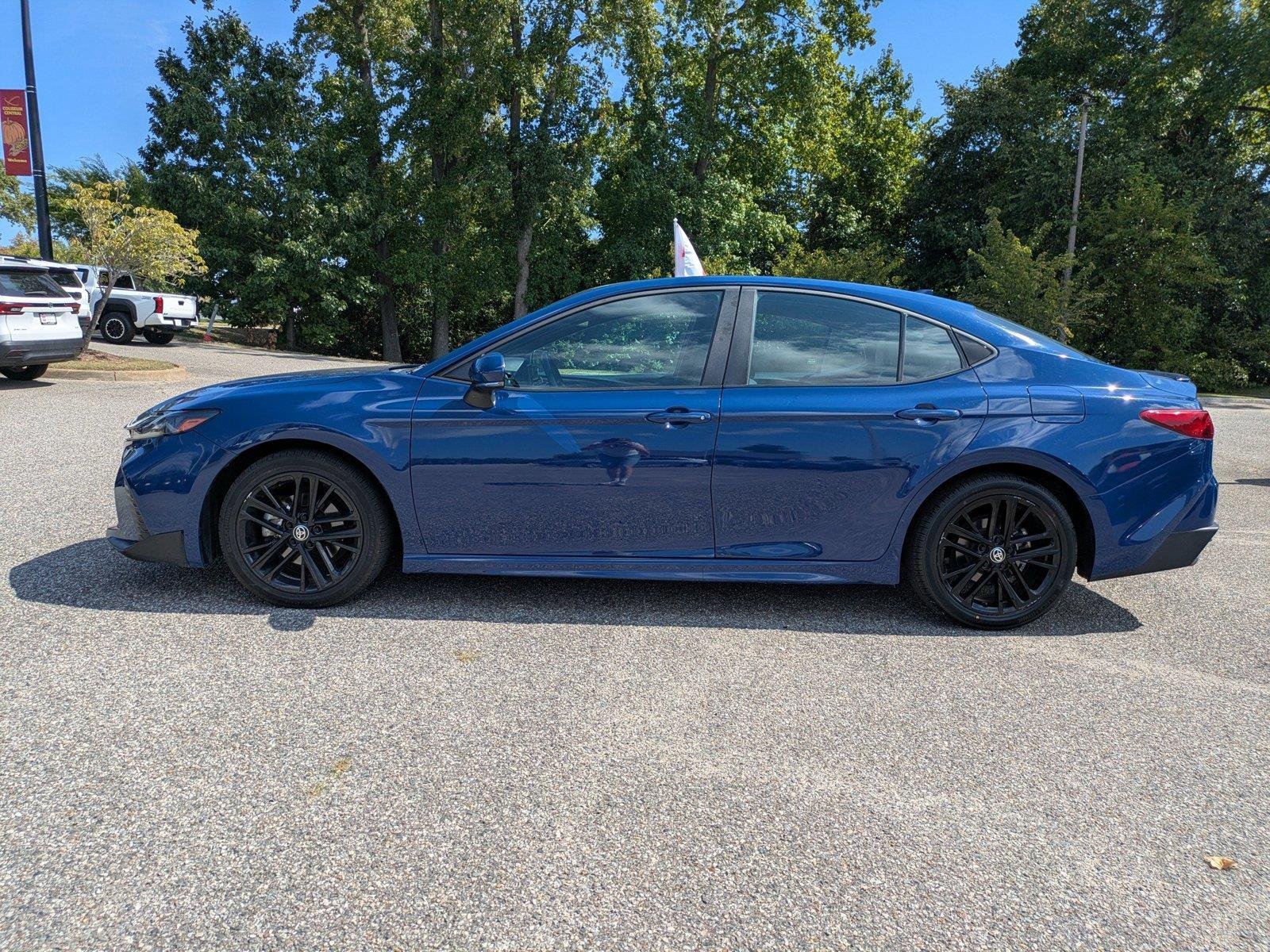 Used 2025  Toyota SE image 7