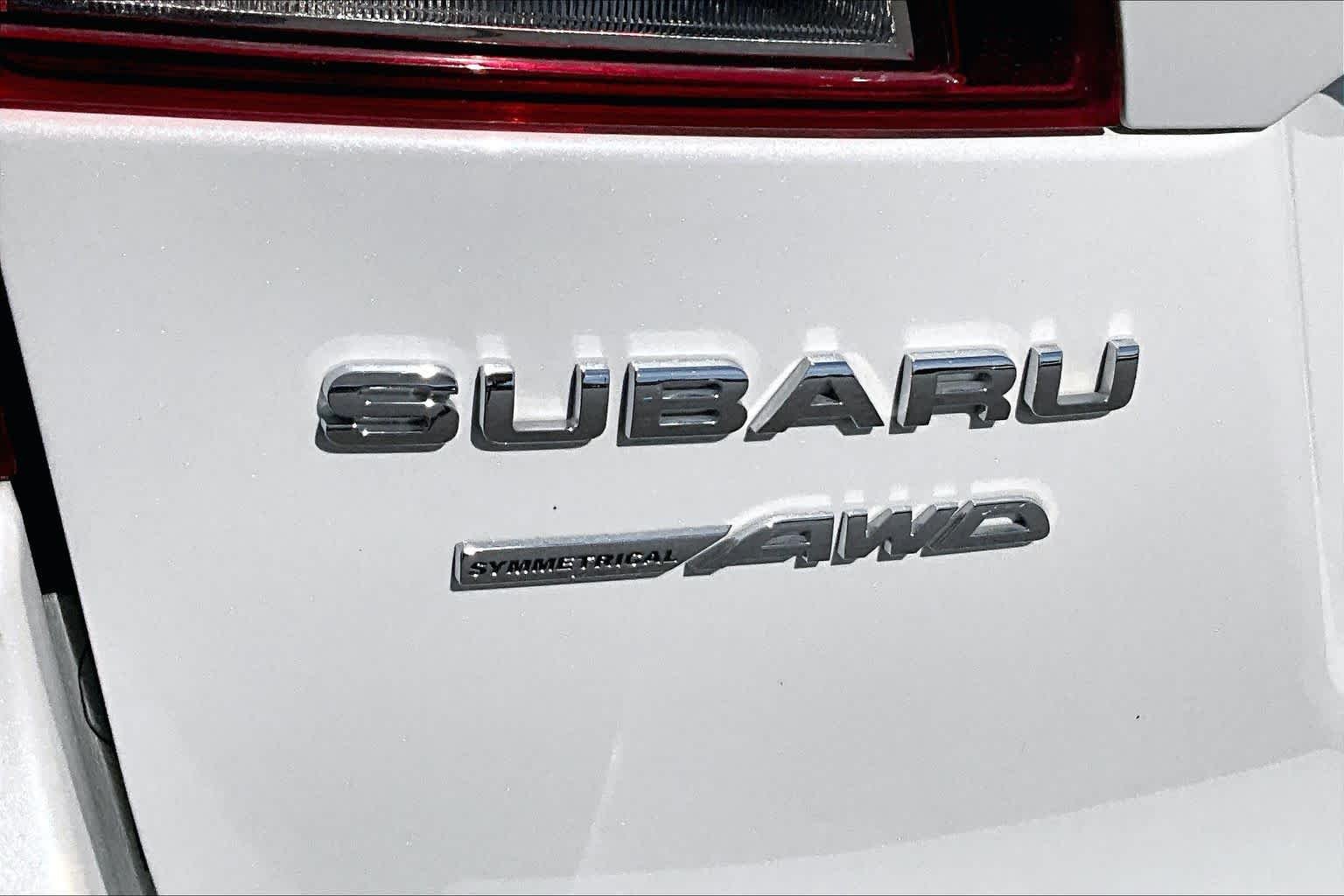 Used 2019 Crystal White Pearl Subaru Limited image 30