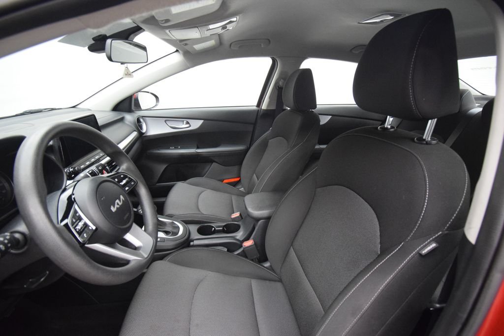 Used 2024 Currant Red Kia LXS image 8