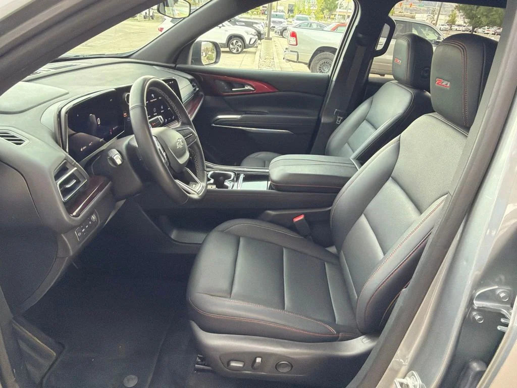 Used 2025 Gray Chevrolet Z71 image 17
