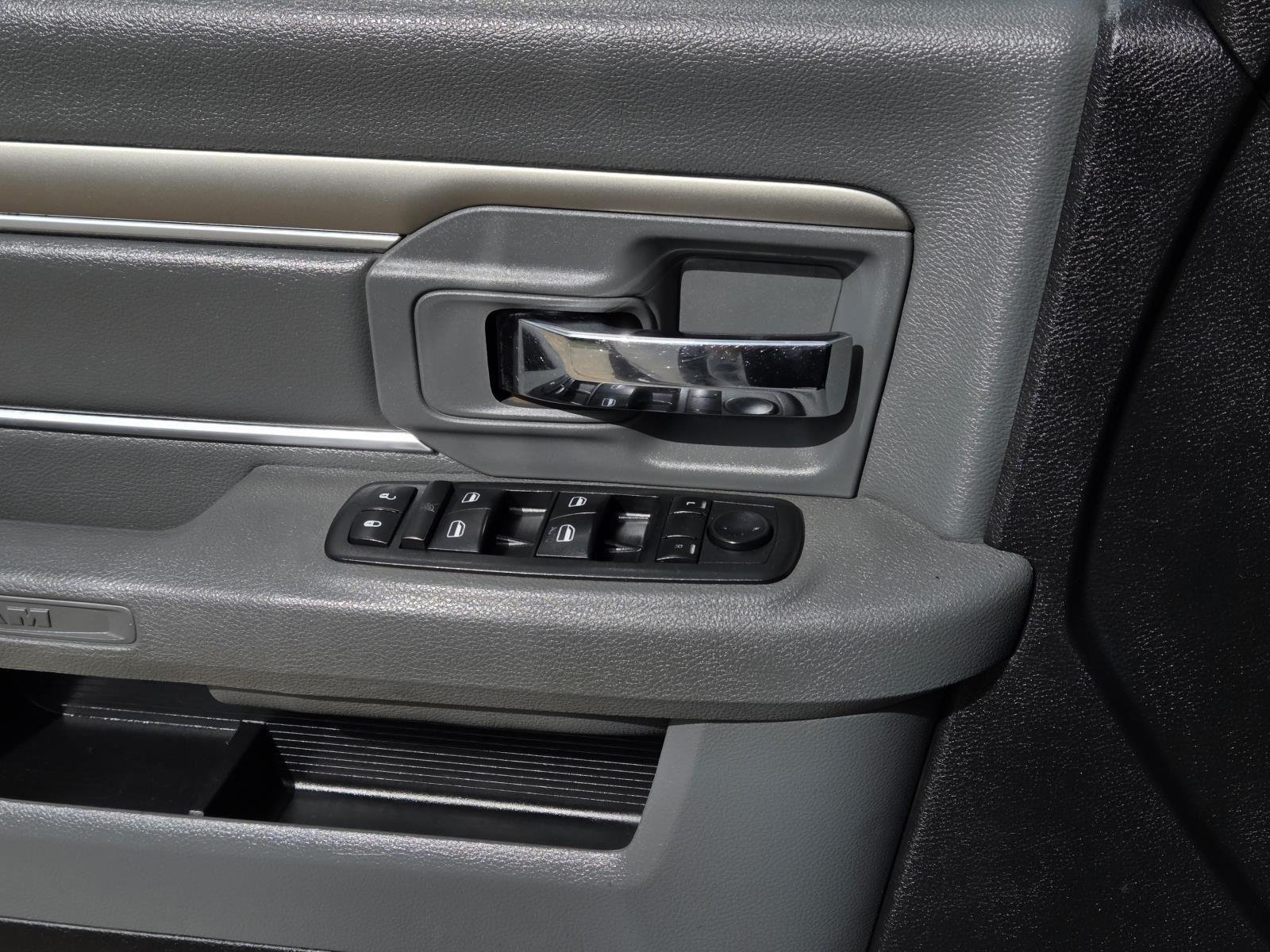 Used 2015 Bright White Clearcoat Ram SLT image 26