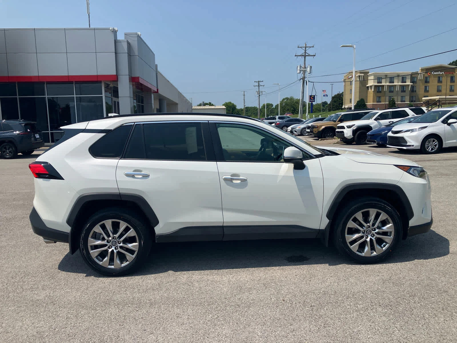 Certified Used 2020 Blizzard Pearl Toyota Limited image 10