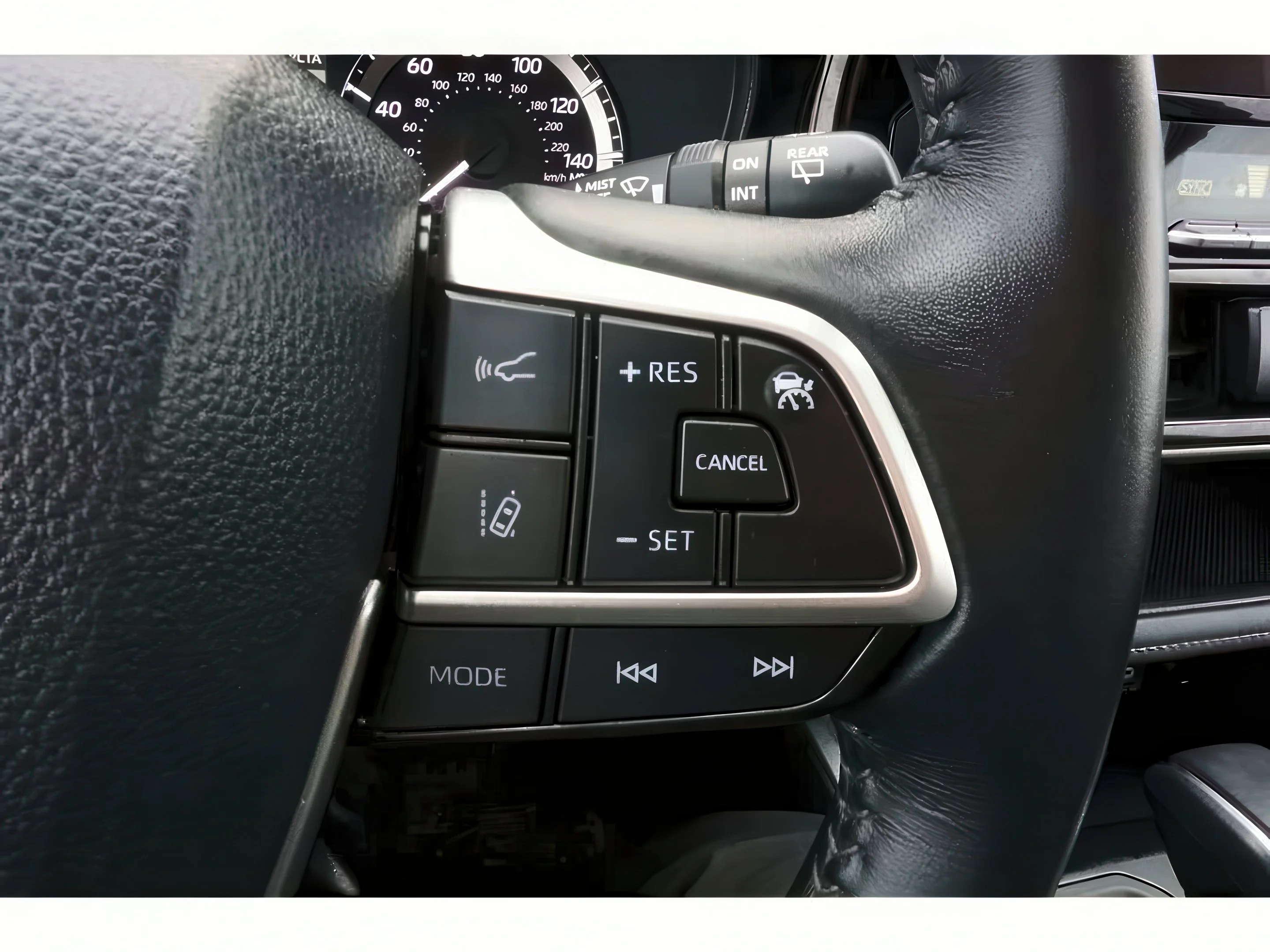 2024 Toyota Highlander LE - Photo 17