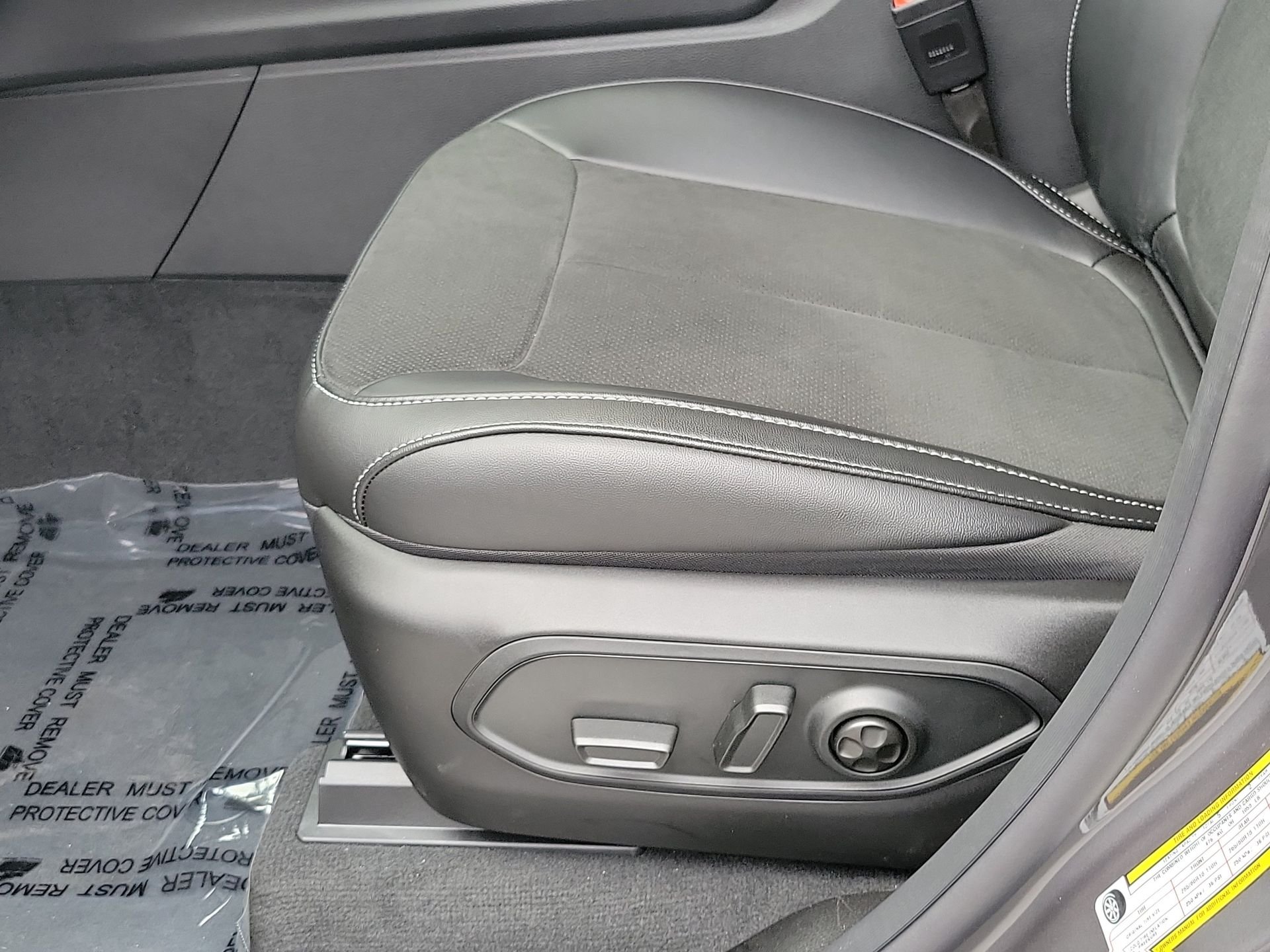 New 2026 Baltic Gray Metallic Clear-Coat Exterior Paint Jeep Altitude image 13
