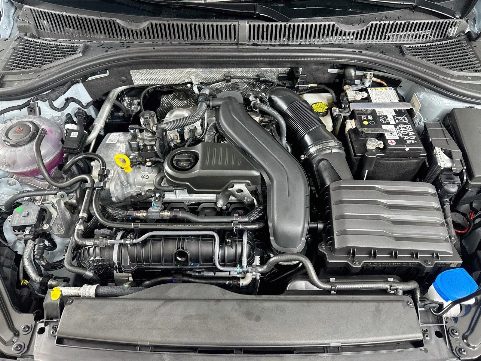 New 2027 GRAY Volkswagen SE image 30