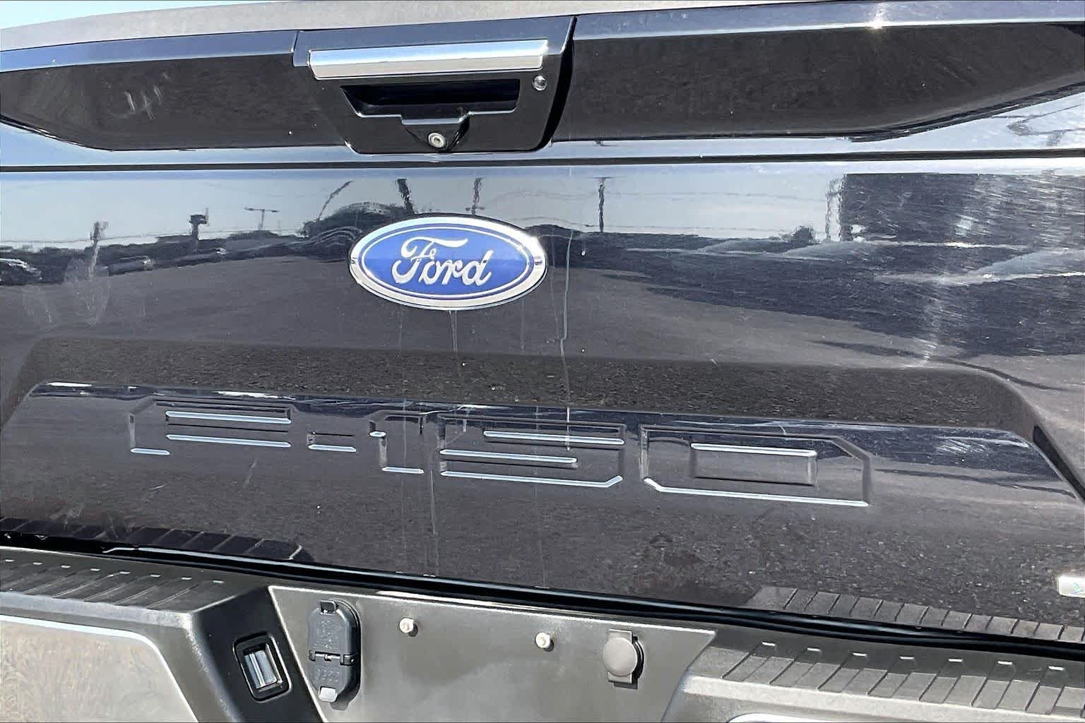 Used 2020 Agate Black Metallic Ford LARIAT image 10