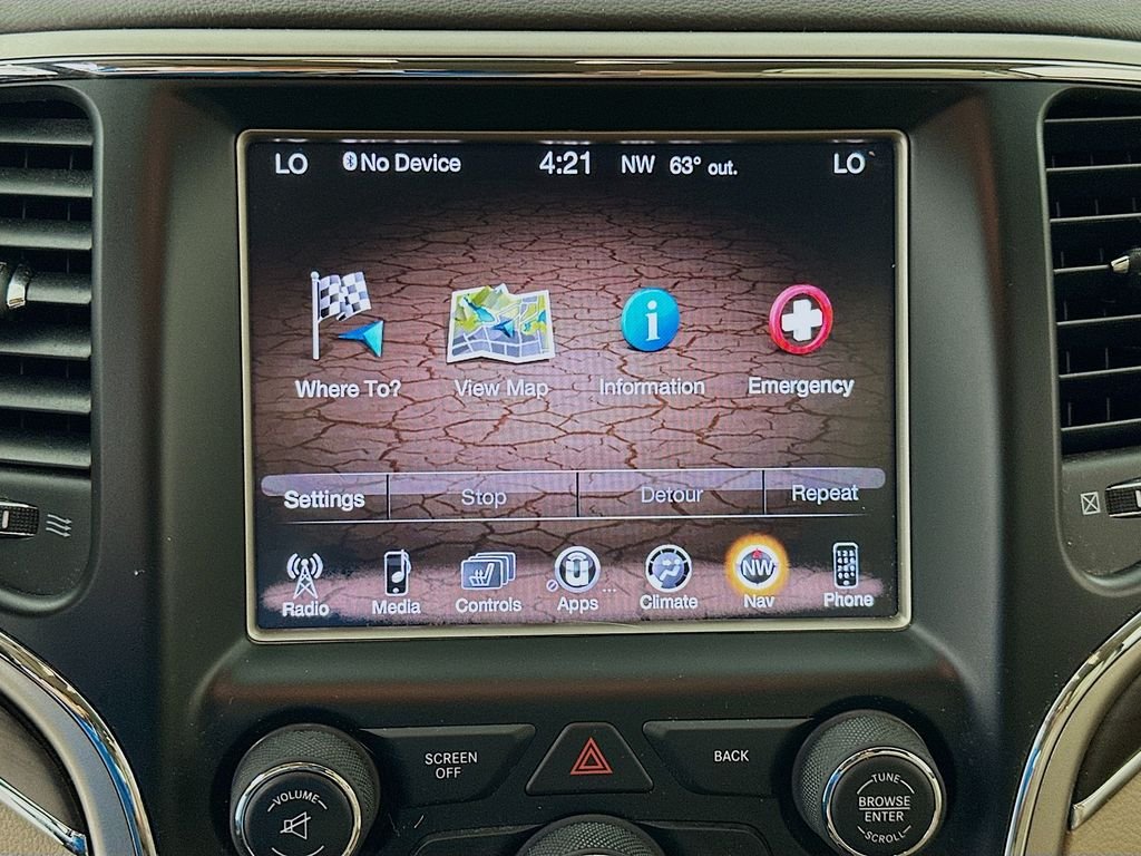 Used 2014 Brilliant Black Crystal Pearlcoat Jeep Overland image 15