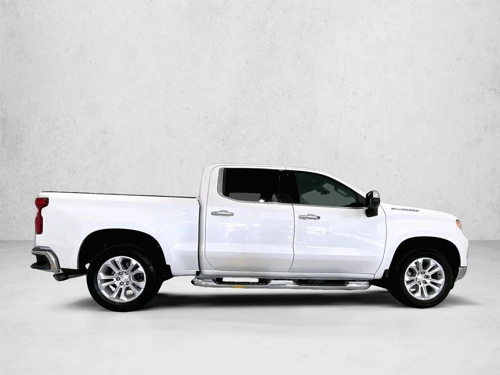 Used 2022 Iridescent Pearl Tricoat Chevrolet LTZ image 5