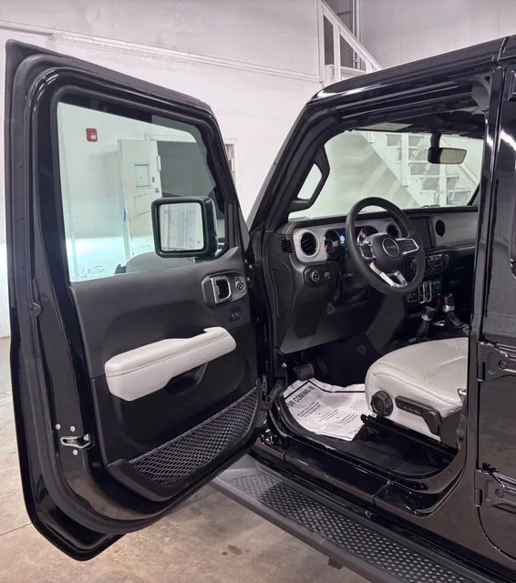 Used 2023 Black Jeep High Altitude image 21