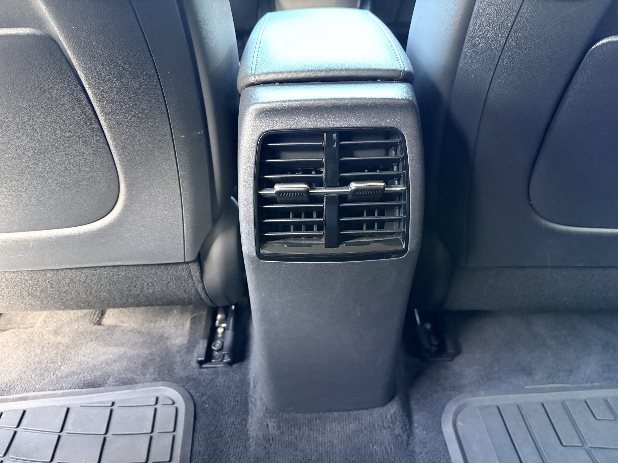 Used 2024 Cityscape Green Kia Wind image 27