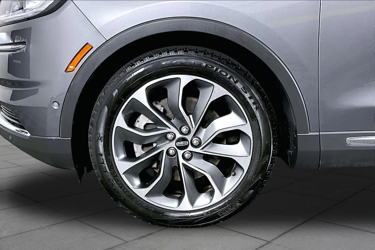 Used 2022 Asher Gray Metallic Clearcoat Lincoln Reserve image 10