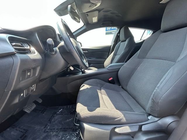 Used 2018 Silver Toyota XLE image 12