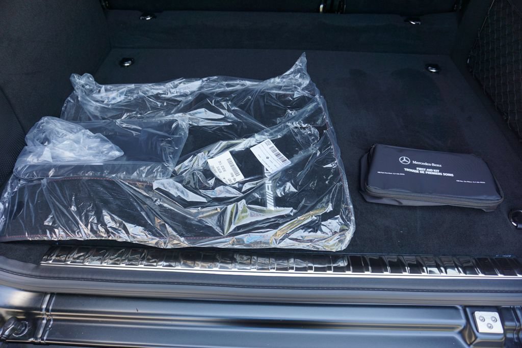 New 2027 MANUFAKTUR Night Black Magno Mercedes-Benz G 580 image 36