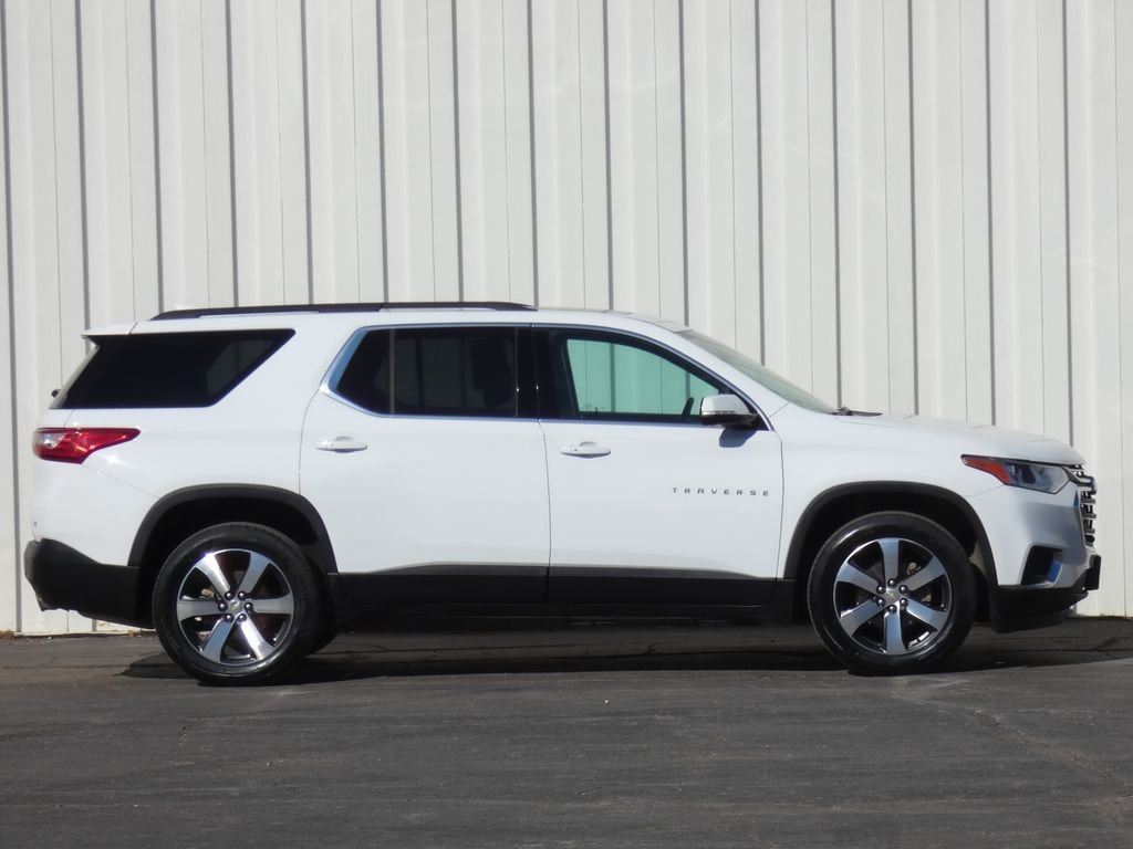 Used 2020 Chevrolet Traverse 3LT with VIN 1GNEVHKWXLJ197515 for sale in Kansas City