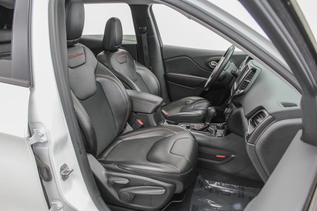 Used 2019 White Jeep Trailhawk 4x4 image 22