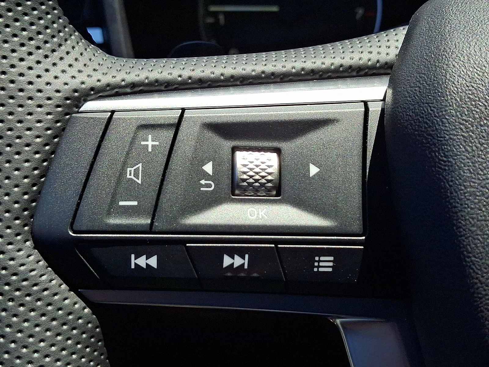 New 2026 Gray Mitsubishi LE image 19