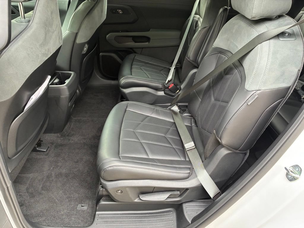 Used 2027 White Kia X-Line SX Prestige image 32