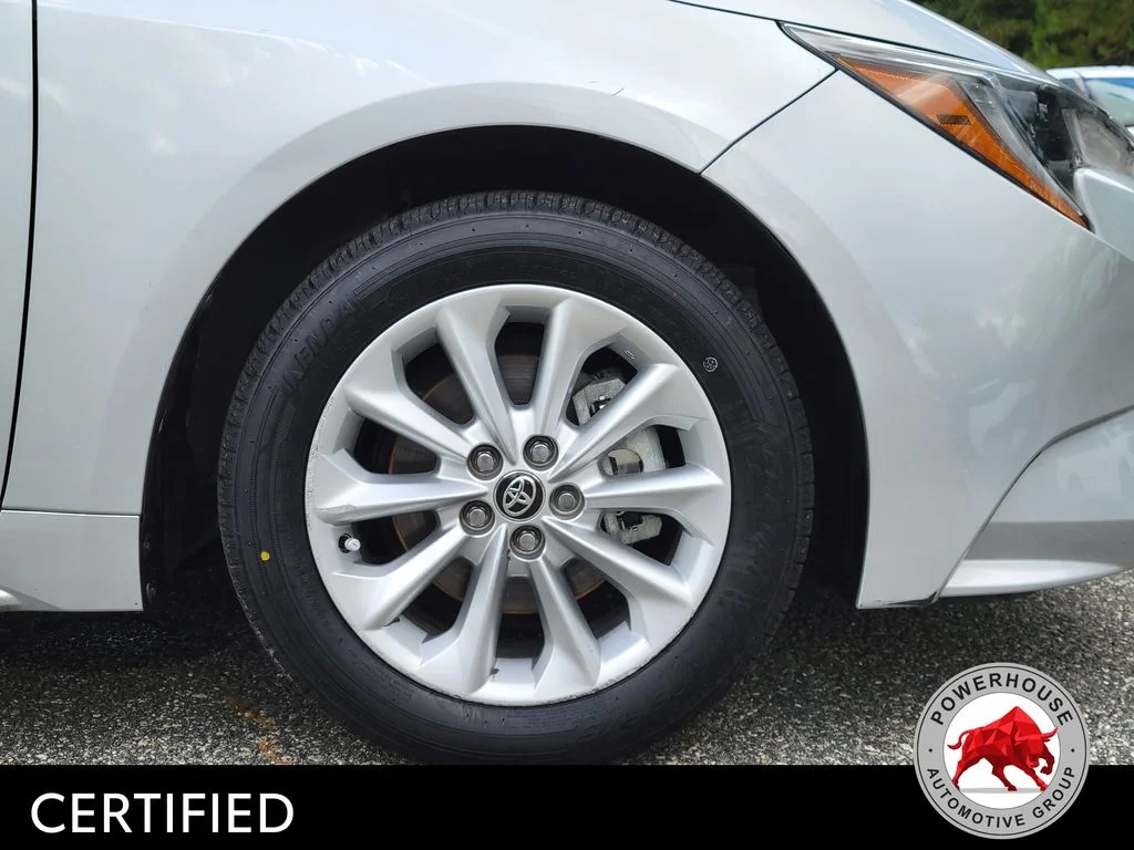 Used 2022 Silver Toyota LE image 12