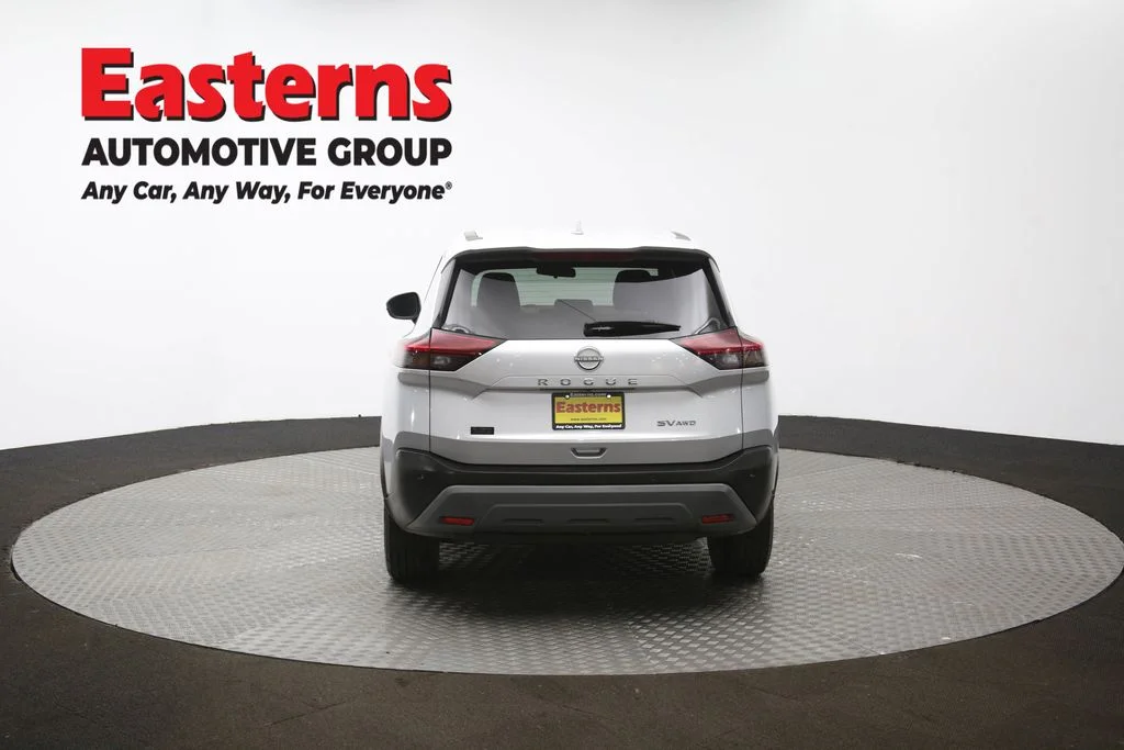 Used 2022 Silver Nissan SV image 37