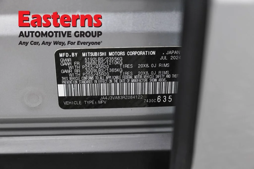 Used 2024 Silver Mitsubishi SE image 36