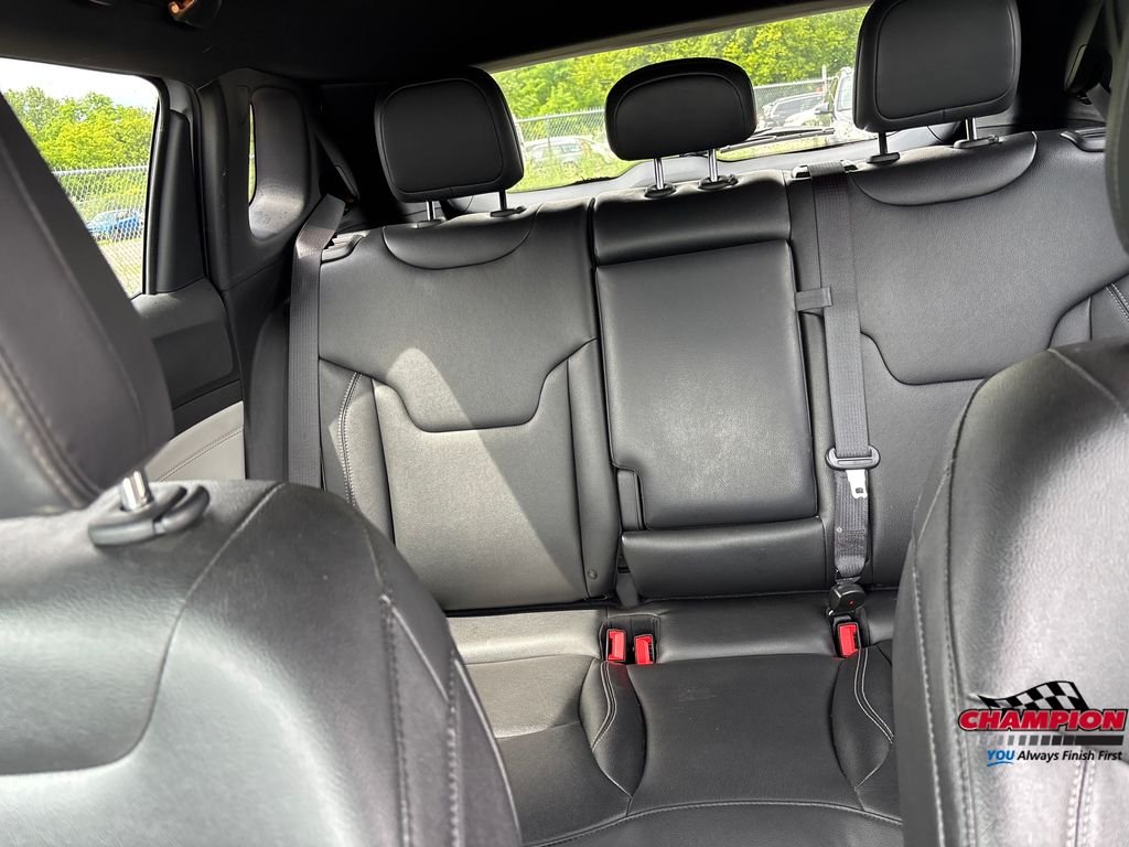Used 2025 Silver Jeep Limited image 19