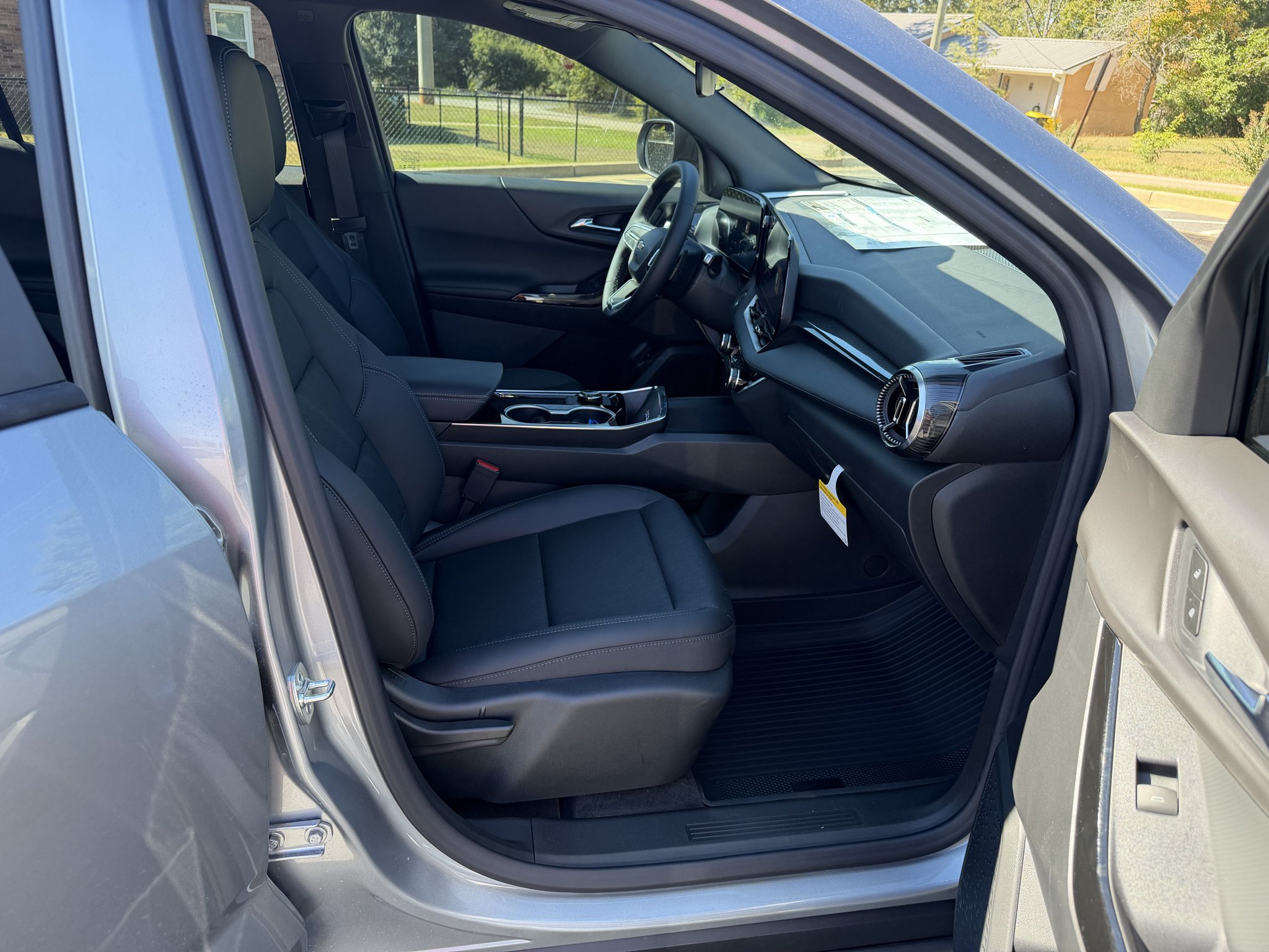 2027 Chevrolet Equinox LT - Photo 19